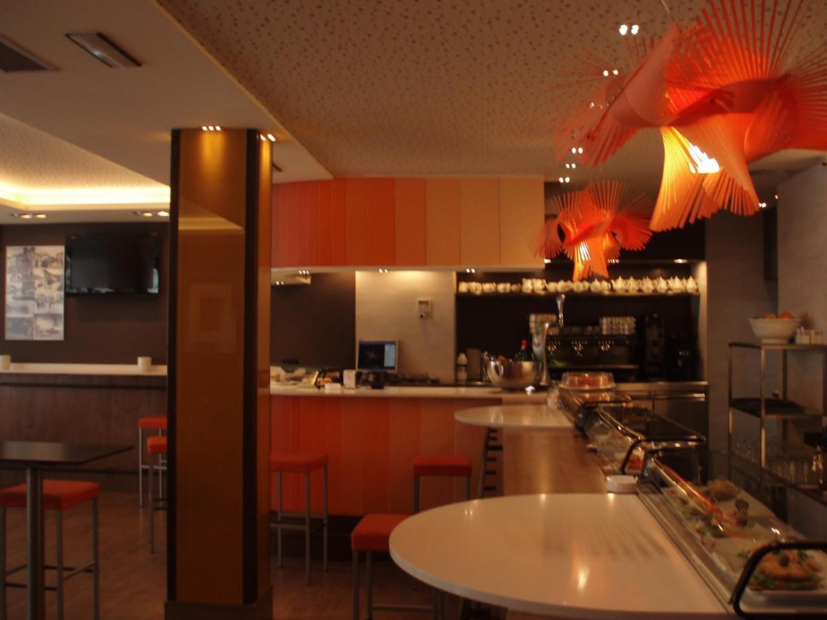Apartamentos Ebro Рейноса Экстерьер фото
